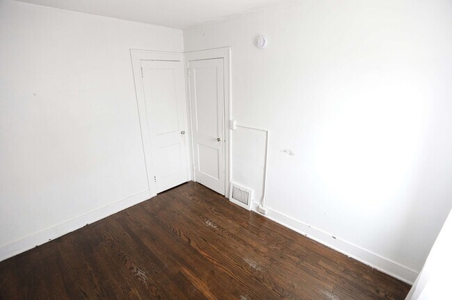 Foto del edificio - 826 Pennoyer Ave