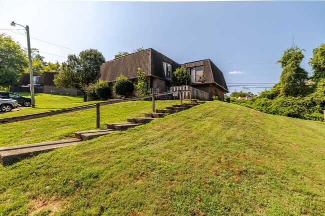 Building Photo - 9104 Woodpark Ln NW