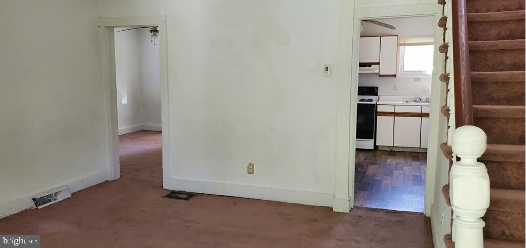 Primary Photo - 537 E Park Ave
