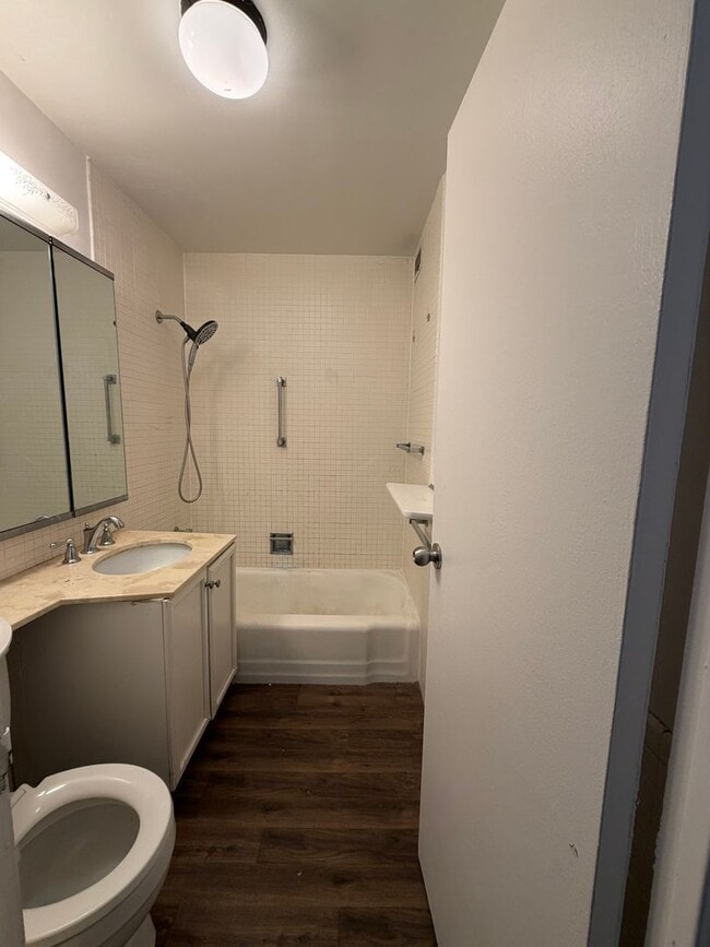 Building Photo - 400 E Randolph St