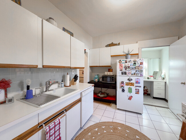Foto del edificio - 2136 N Clifton Ave