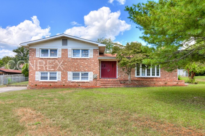 Primary Photo - Newly Renovated Conrex Home!