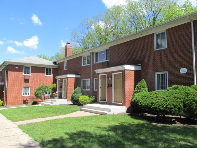 Building Photo - 426 Middle Turnpike W