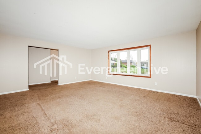 Building Photo - 4571 Sylvan Oak Dr