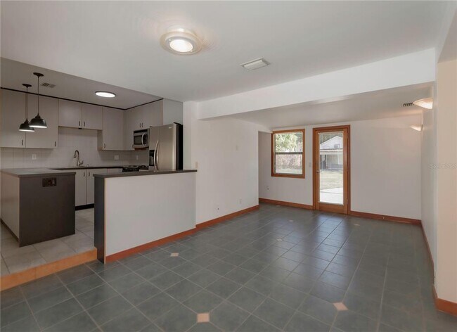 Foto del edificio - 1420 Alhambra Way S