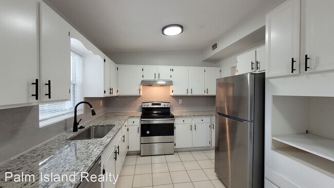 4 br, 2 bath House - 2015 E Clinton St photo'