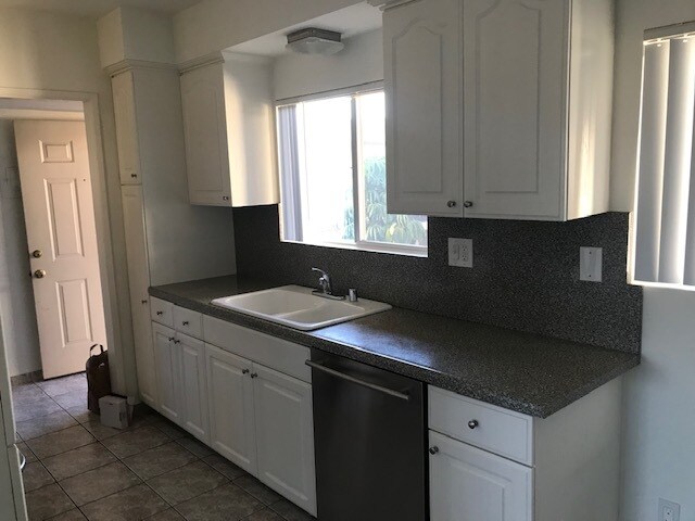 Foto del edificio - 6227 Morse Ave