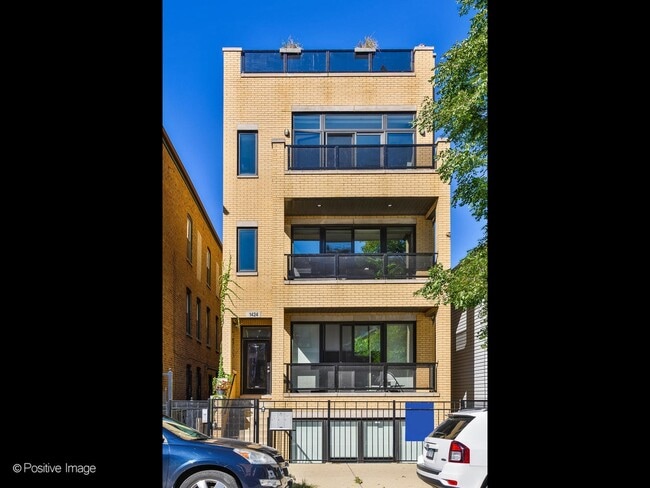Building Photo - 1424 W Walton St