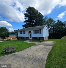 Building Photo - 901 Country Terrace