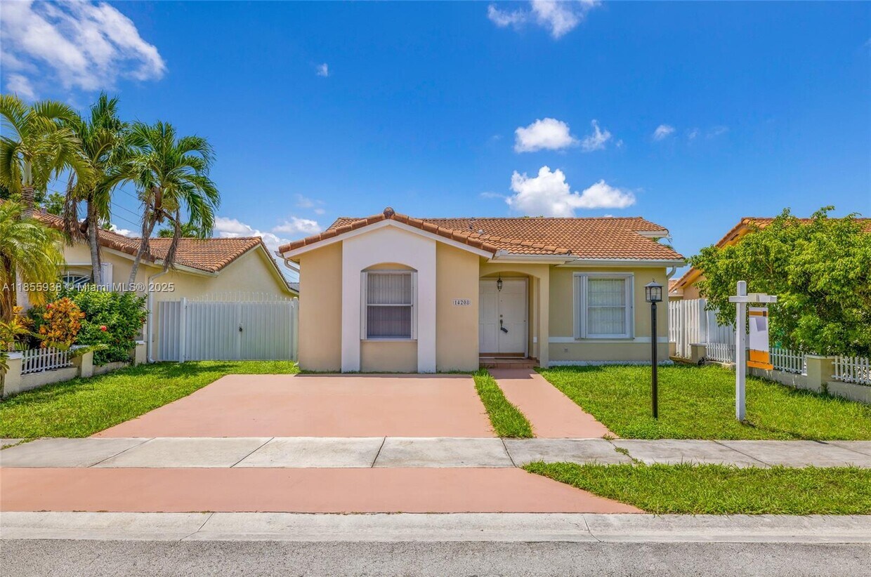 Primary Photo - 14208 SW 23rd St