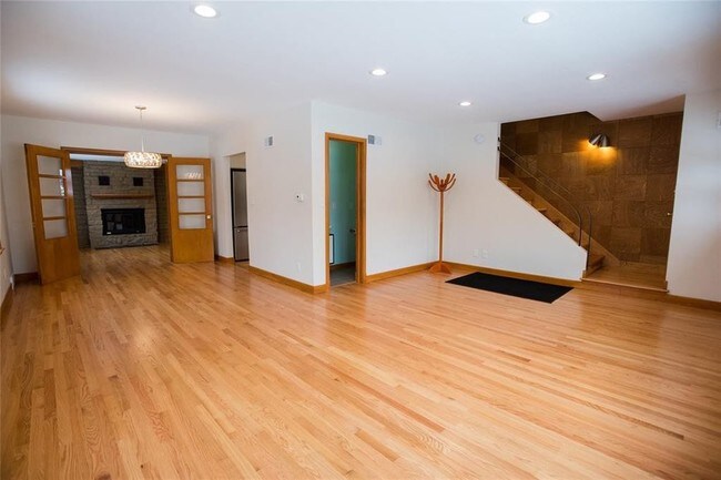 Foto del edificio - 330 N Gilbert St