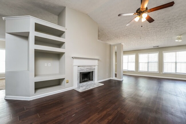 Foto del edificio - 920 Glen Oaks Ln