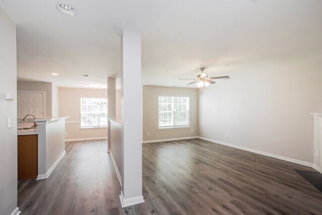 Building Photo - 3834 Pauline Ln