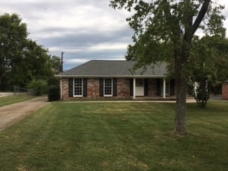 Foto principal - FANTASTIC 3 bed/1.5 bath House in West Meade