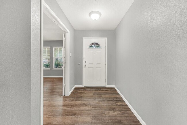 Building Photo - 4613 Mountain Oak St
