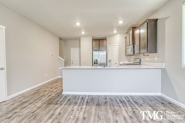 Building Photo - Wonderful 4 Bedroom 2.5 Bath Townhome in O...