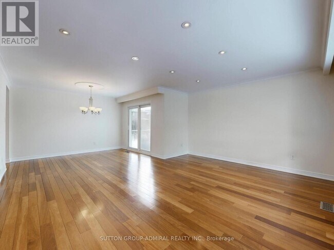 Photo du bâtiment - 129 Crestwood Rd