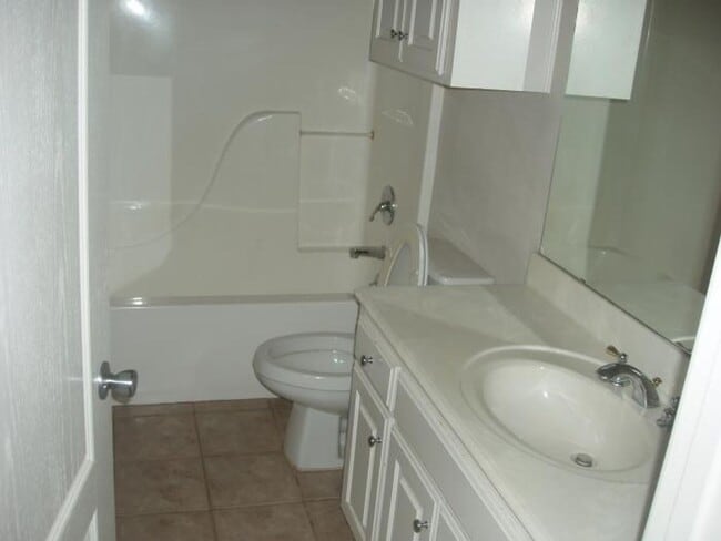 Building Photo - 8168 Myrtlewood Dr