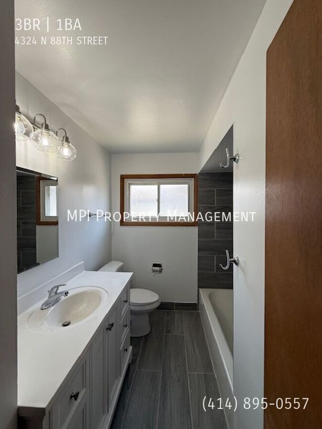 Foto del edificio - 4324 N 88th St