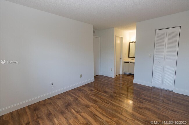 Building Photo - 1257 SW 46th Ave