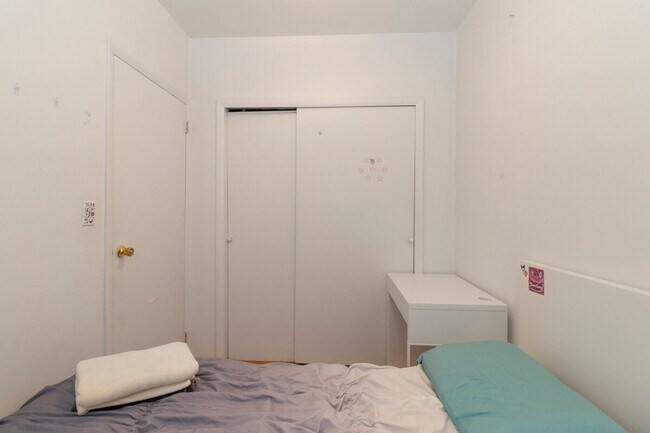 Foto del edificio - 320 E 93rd St