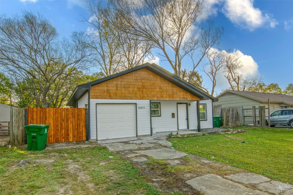Primary Photo - 10911 Ritow St