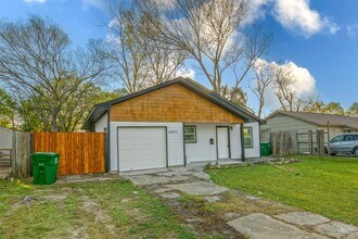 Building Photo - 10911 Ritow St