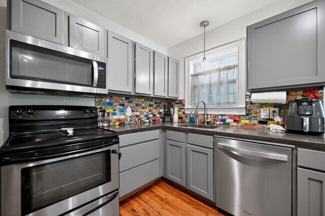 Foto del edificio - 2705 Stacy Ln