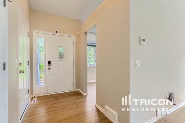 Building Photo - 4448 Hamilton Dr