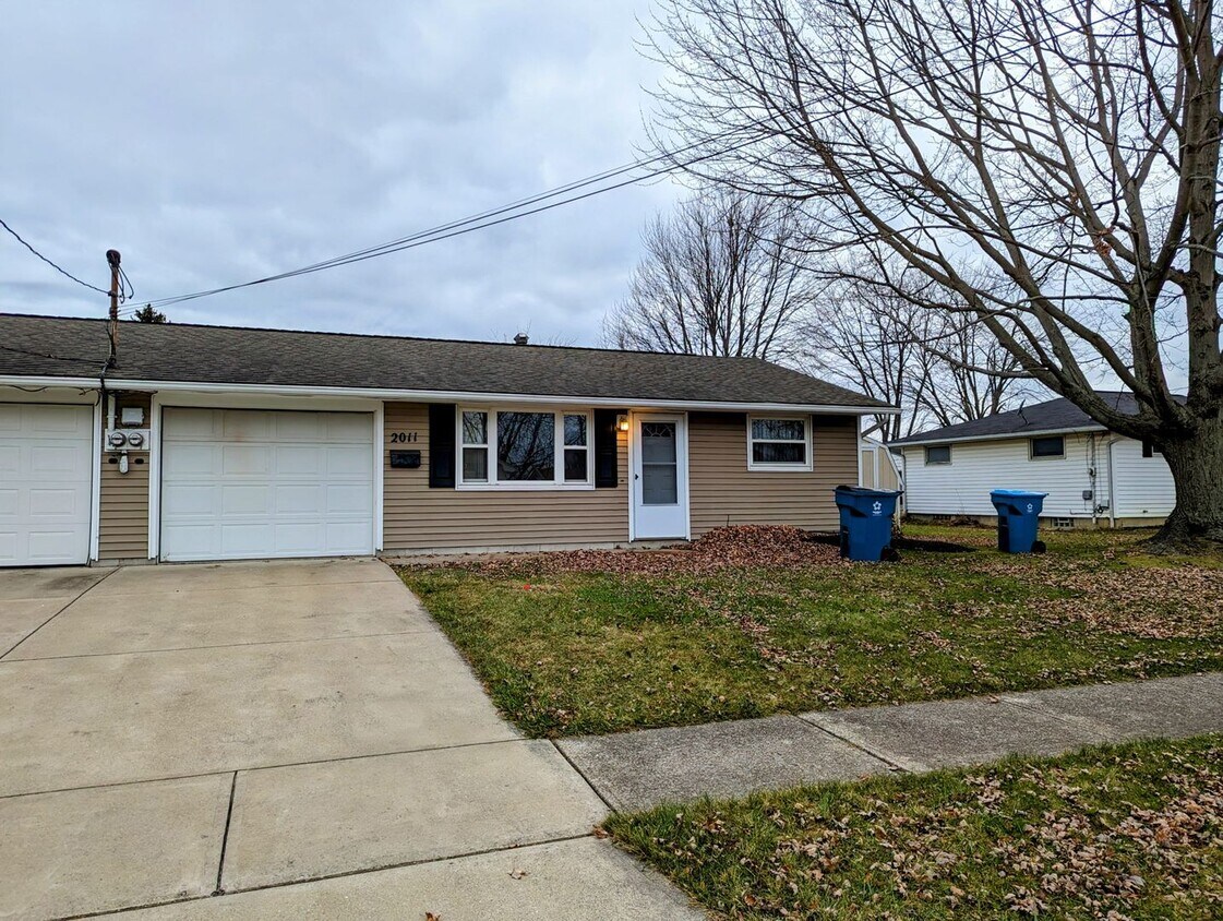 2011 Mark Dr, Lorain, OH 44052 House Rental in Lorain, OH
