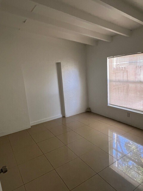 Foto del edificio - 829 NE 17th Ave