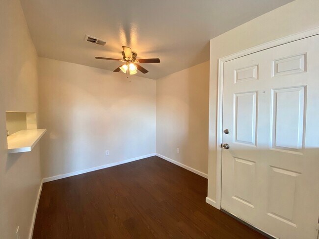 Foto del edificio - 6371 E 63rd Pl