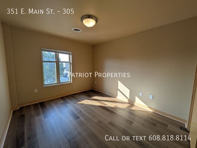 Foto del edificio - 351 E Main St