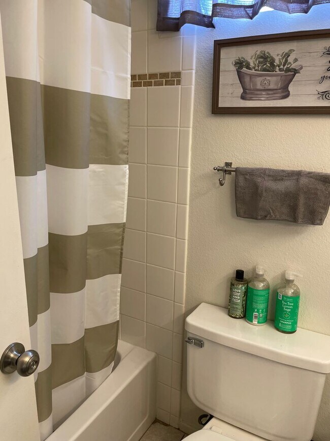Building Photo - Furnished Condo