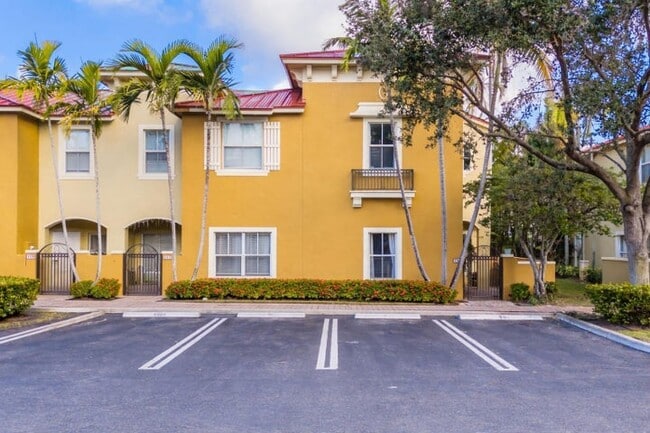 Photo - 183 Lake Monterey Cir Townhome