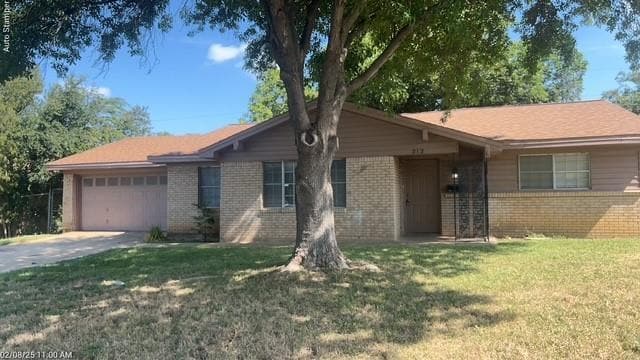Foto principal - 212 Hallbrook Dr