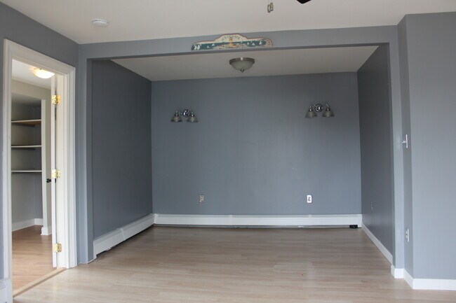 Building Photo - 19 Loring Rd