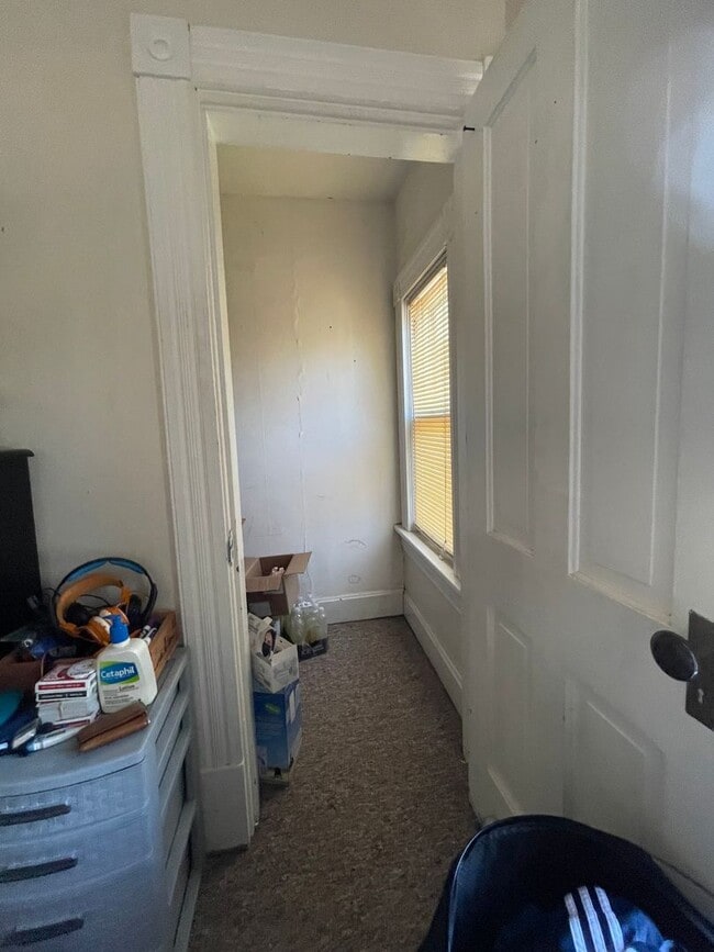 Building Photo - 3 Bedroom Apartment in Great Location.