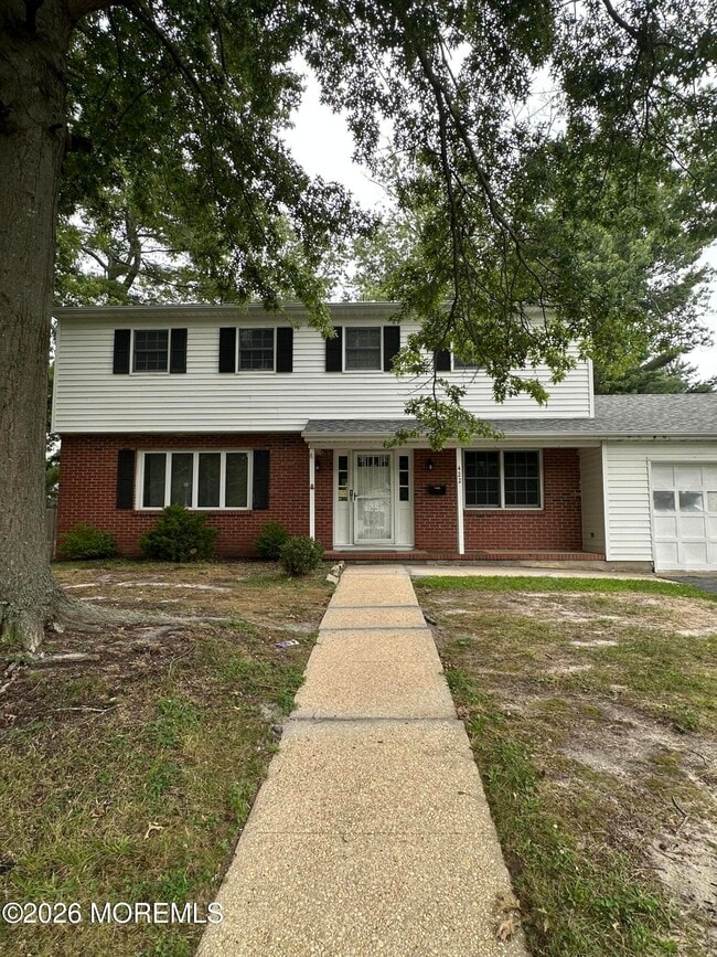 Building Photo - 422 W Lake Ave