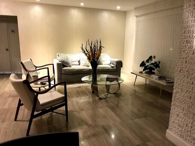 Foto del edificio - 615 N 46th Ave