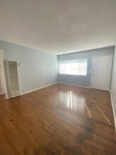 Building Photo - 651 Winslow Ave