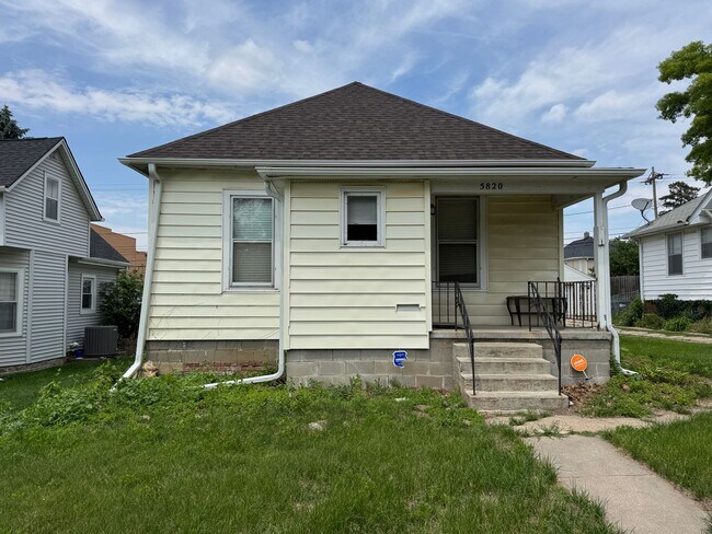 Foto del edificio - Charming Updated 2-Bed Ranch in the Heart ...