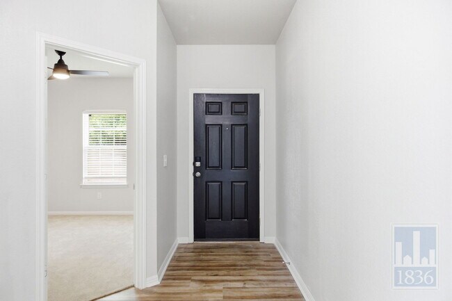 Building Photo - 617 Independence Ave