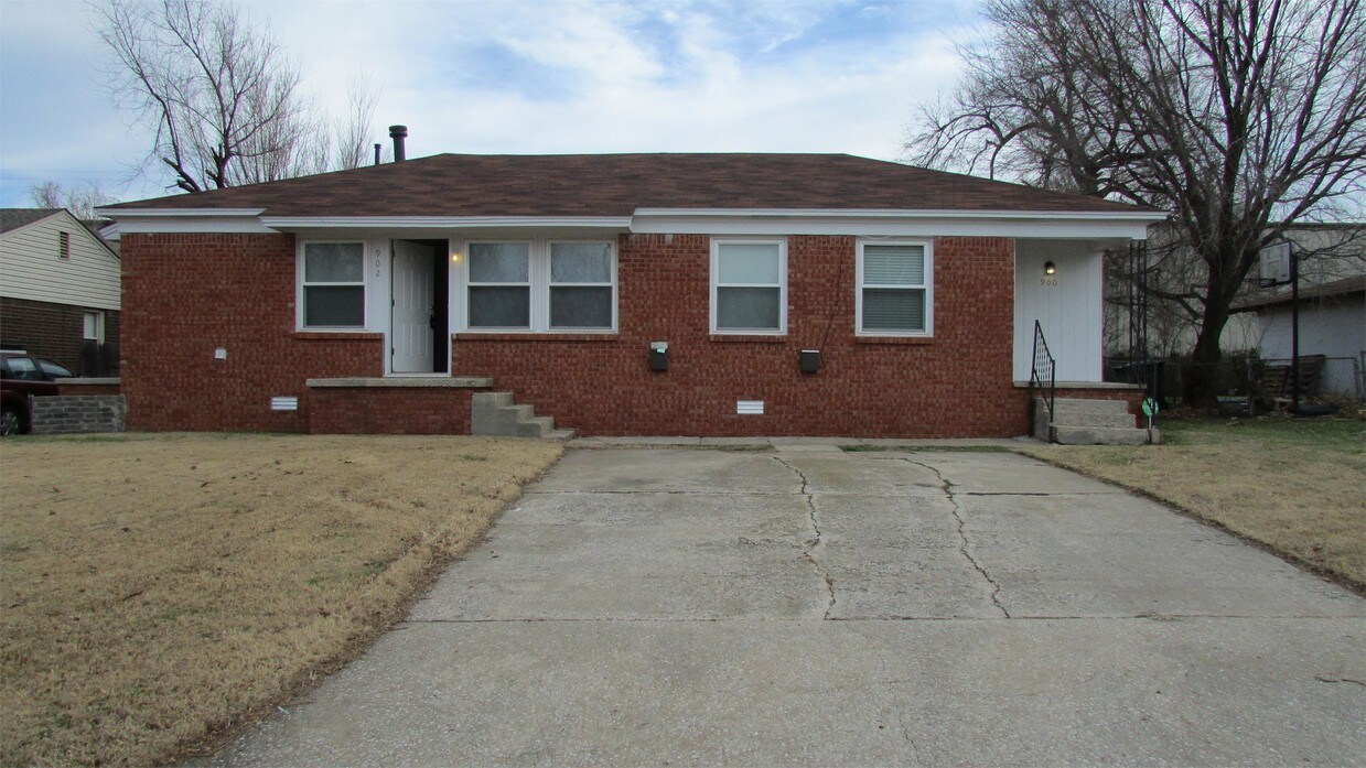 Primary Photo - 902 E Rose Dr