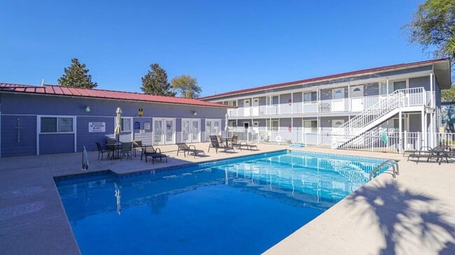 Foto del edificio - 1664 Beach Blvd