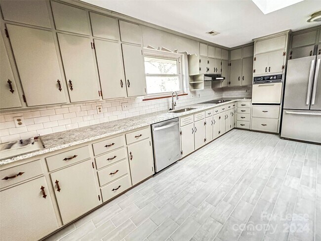 Building Photo - 1063 Willow Ridge Ln