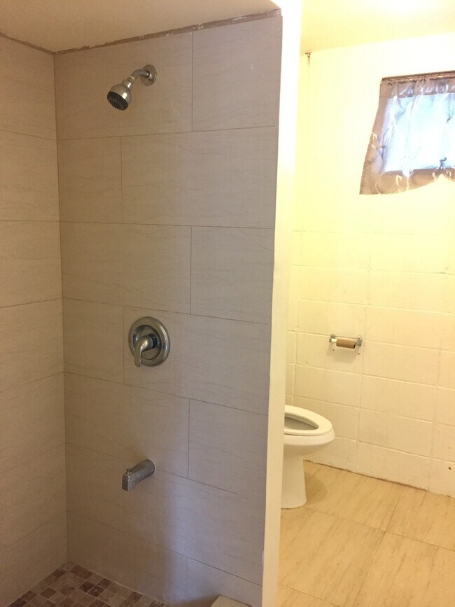 Building Photo - Waikiki: 1 Bed, 1 Bath Apartment