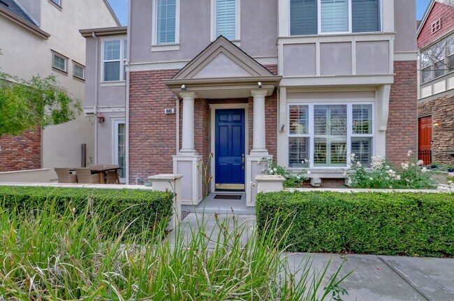 Foto del edificio - UPGRADED HOME WITH POPULAR FLOOR PLAN ELEG...