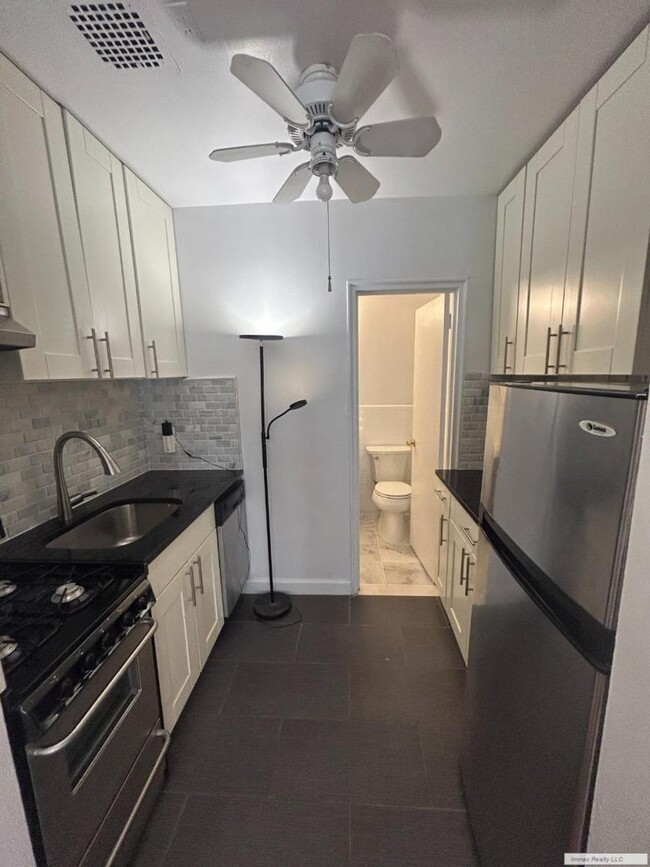 Building Photo - 0 bedroom in New York NY 10075