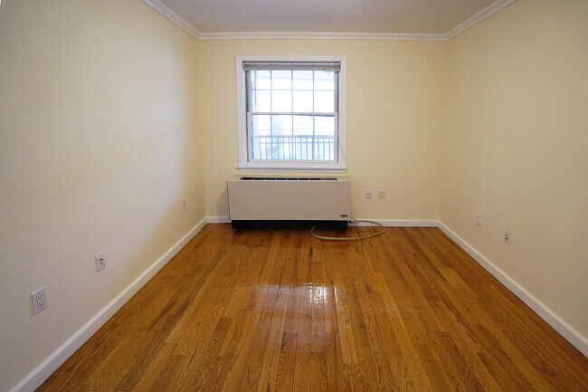 Building Photo - 1438 31st Dr